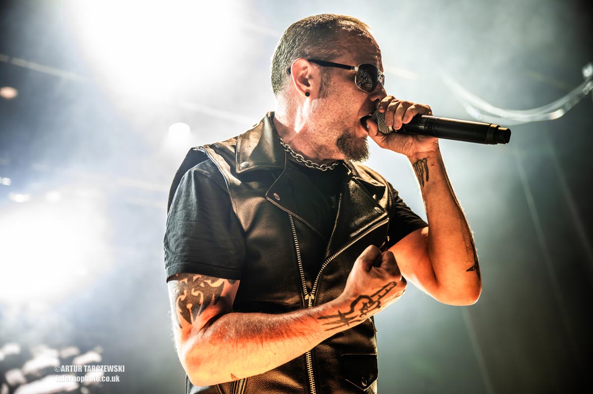 Ripper Owens, ex-vocalista do Judas Priest, confirma show completo na Horror Expo 2023
